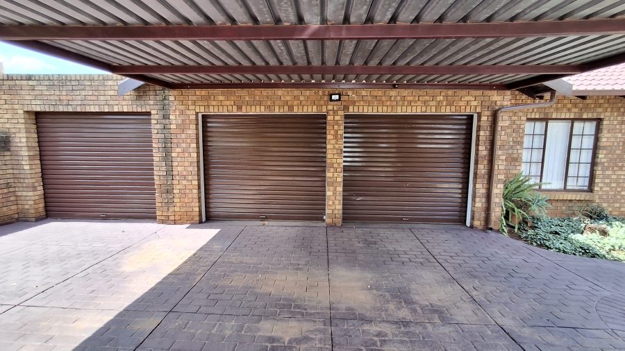 4 Bedroom Property for Sale in Doornpoort Gauteng