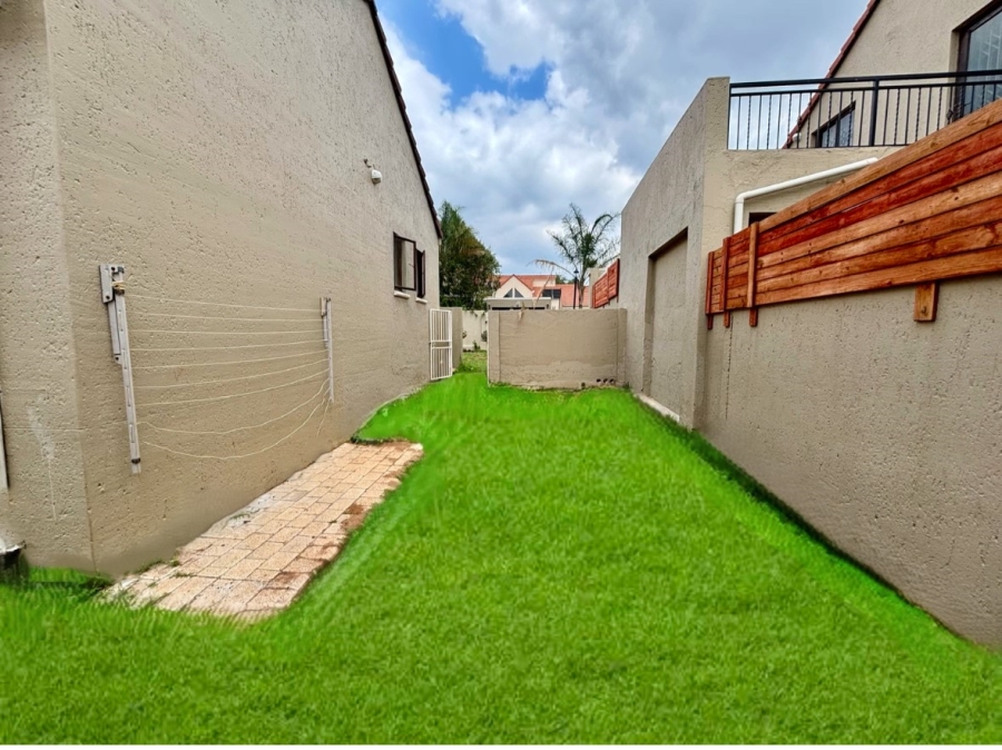 To Let 3 Bedroom Property for Rent in Barbeque Downs Gauteng