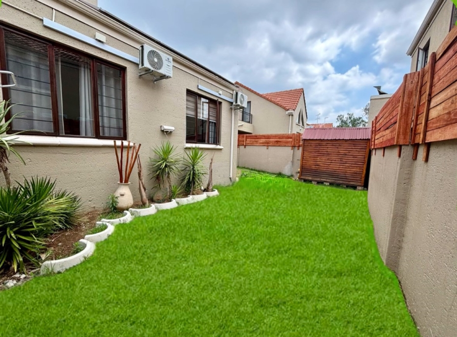 To Let 3 Bedroom Property for Rent in Barbeque Downs Gauteng