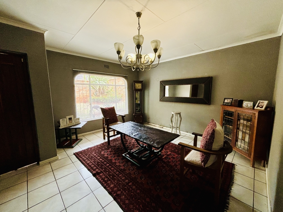 To Let 4 Bedroom Property for Rent in Helderkruin Gauteng