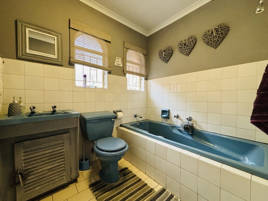 To Let 4 Bedroom Property for Rent in Helderkruin Gauteng