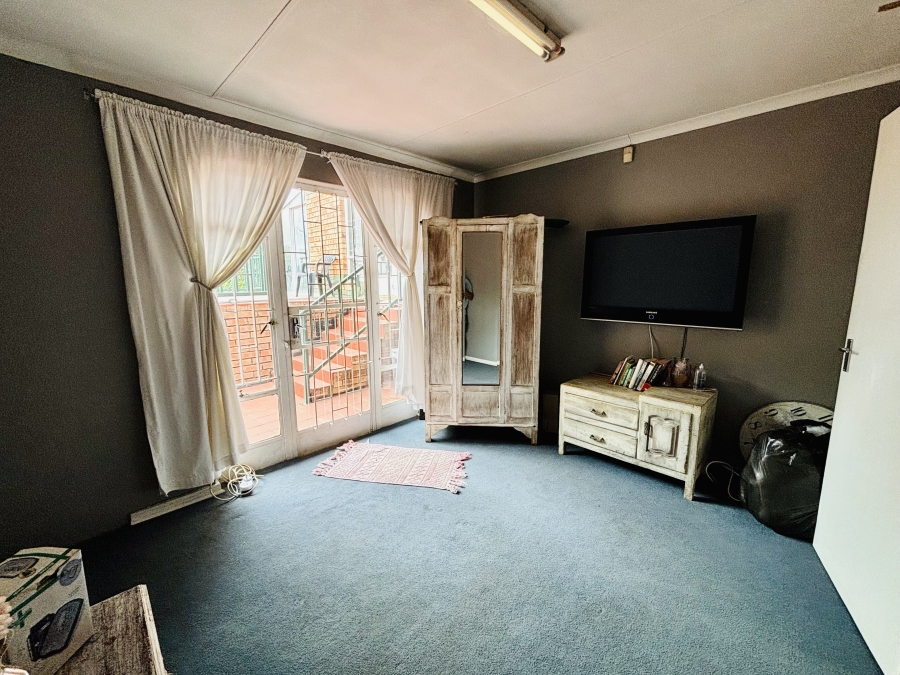 To Let 4 Bedroom Property for Rent in Helderkruin Gauteng