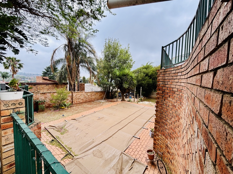 To Let 4 Bedroom Property for Rent in Helderkruin Gauteng