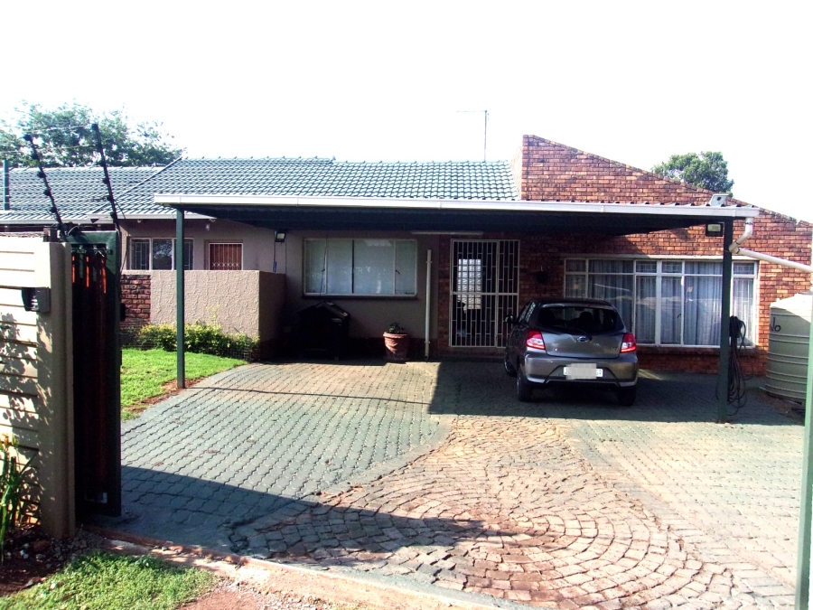 4 Bedroom Property for Sale in Dersley Gauteng