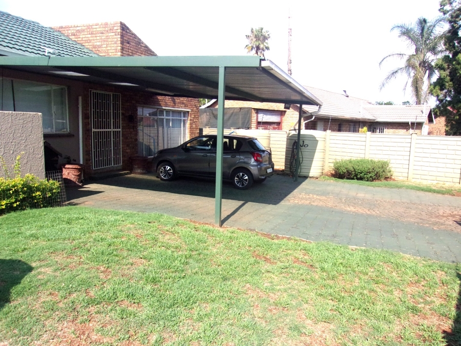 4 Bedroom Property for Sale in Dersley Gauteng