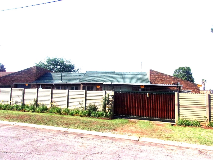 4 Bedroom Property for Sale in Dersley Gauteng