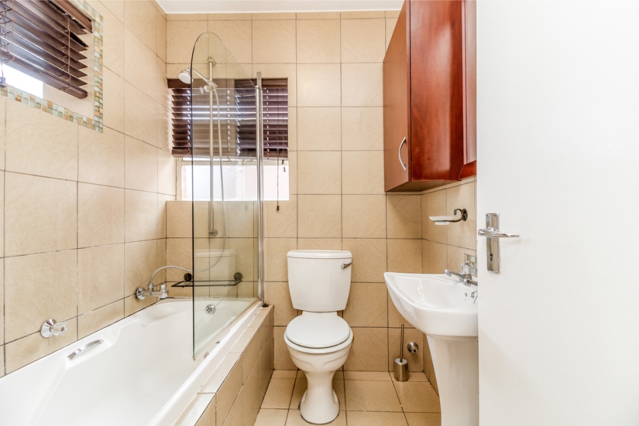 1 Bedroom Property for Sale in Linden Gauteng