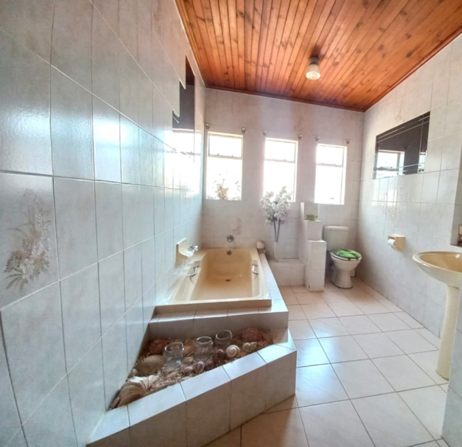 4 Bedroom Property for Sale in Kenleaf Gauteng