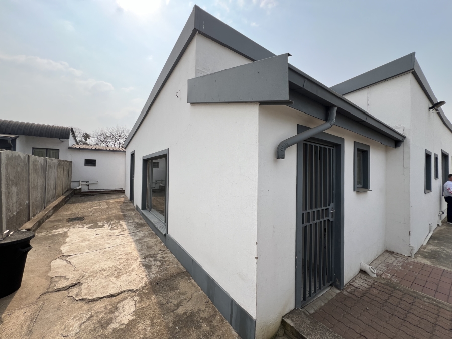 15 Bedroom Property for Sale in Witfield Gauteng