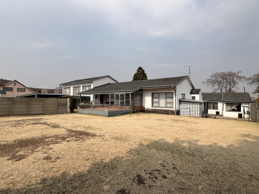 15 Bedroom Property for Sale in Witfield Gauteng