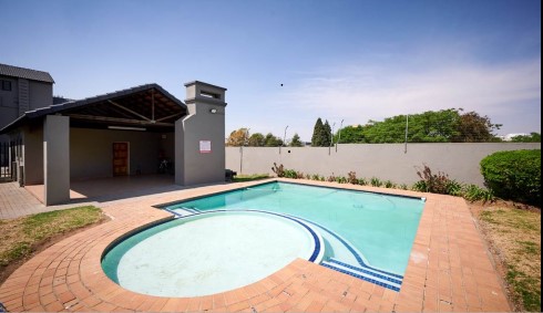 To Let 2 Bedroom Property for Rent in Noordwyk Gauteng