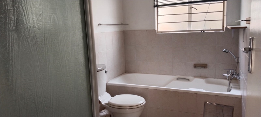 2 Bedroom Property for Sale in Wilgeheuwel Gauteng