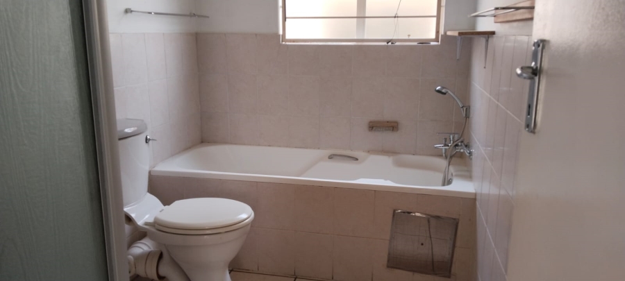 2 Bedroom Property for Sale in Wilgeheuwel Gauteng