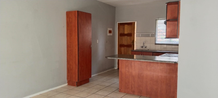 2 Bedroom Property for Sale in Wilgeheuwel Gauteng