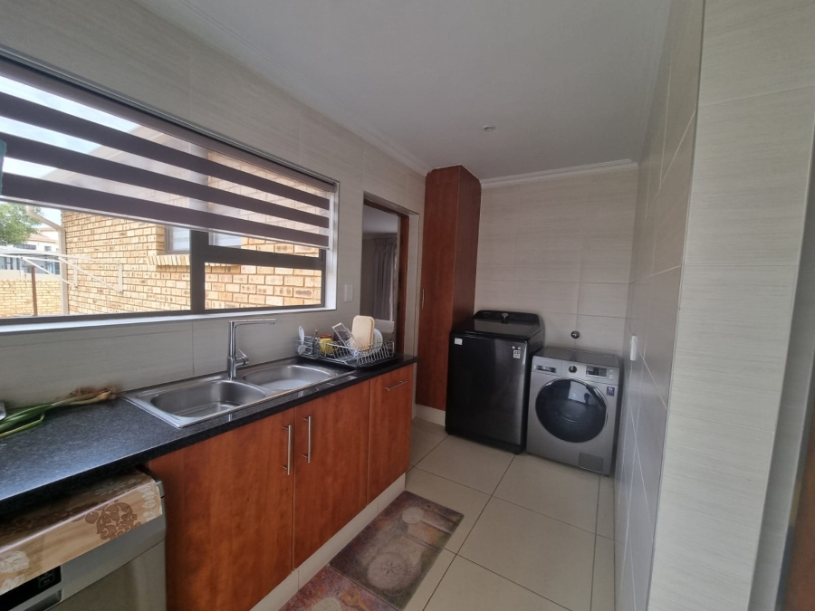 4 Bedroom Property for Sale in Heuningklip Gauteng