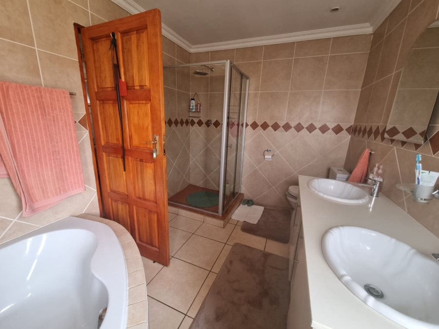 4 Bedroom Property for Sale in Heuningklip Gauteng