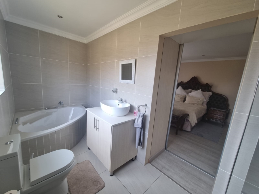 4 Bedroom Property for Sale in Heuningklip Gauteng