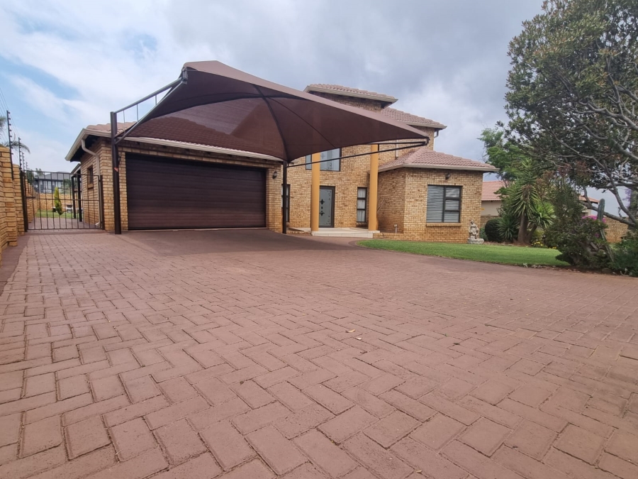 4 Bedroom Property for Sale in Heuningklip Gauteng