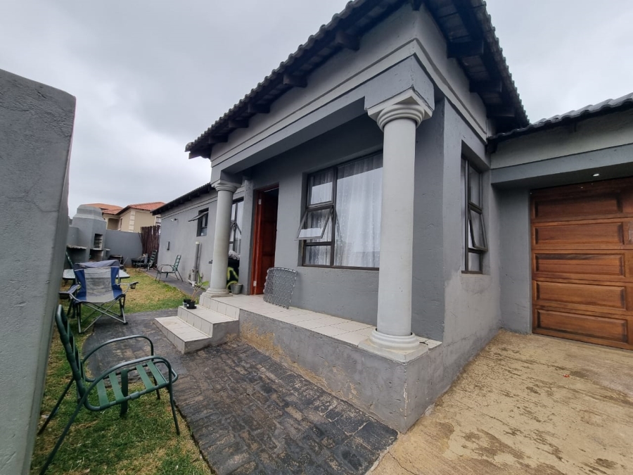 4 Bedroom Property for Sale in Munsieville South Gauteng