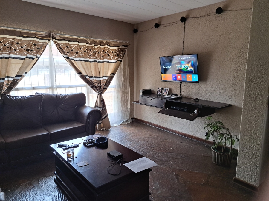 2 Bedroom Property for Sale in Windsor West Gauteng