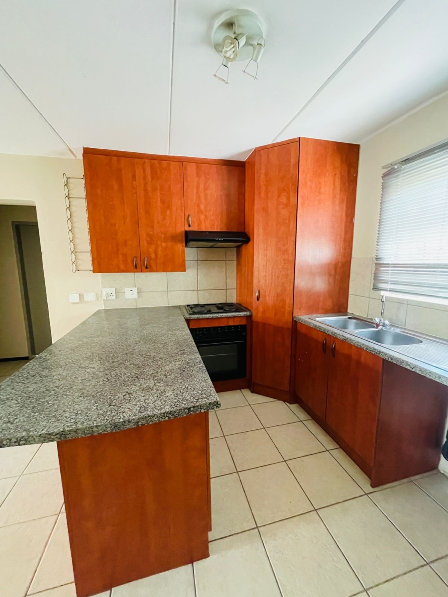 To Let 2 Bedroom Property for Rent in North Riding Gauteng