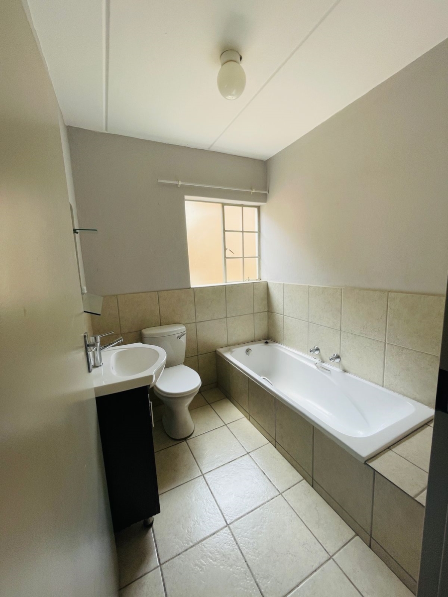 To Let 2 Bedroom Property for Rent in North Riding Gauteng