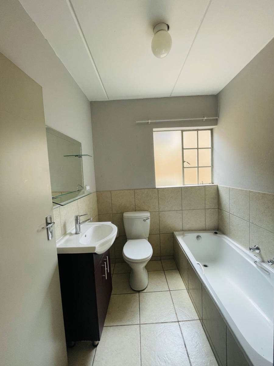 To Let 2 Bedroom Property for Rent in North Riding Gauteng