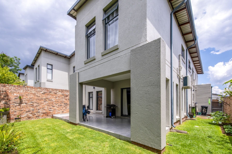 4 Bedroom Property for Sale in Crowthorne AH Gauteng