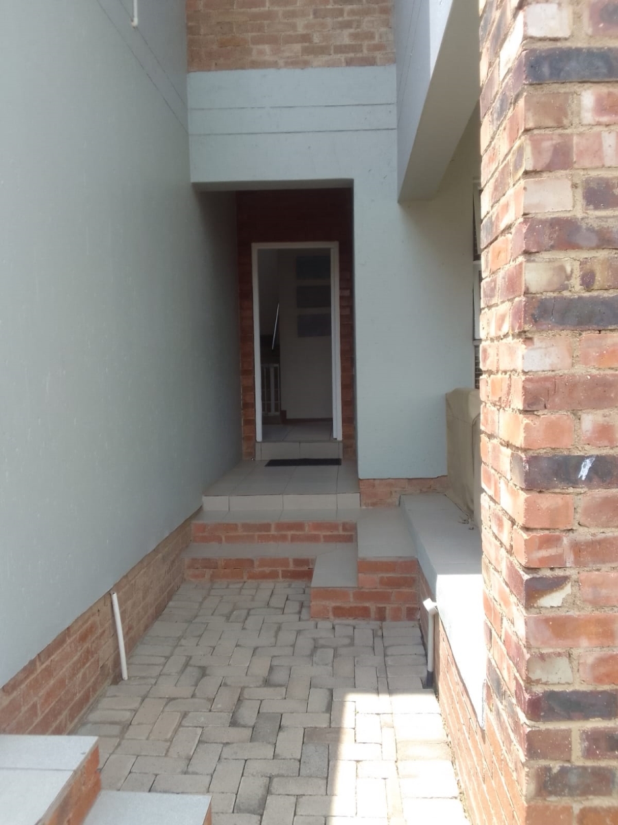 3 Bedroom Property for Sale in Honeydew Manor Gauteng