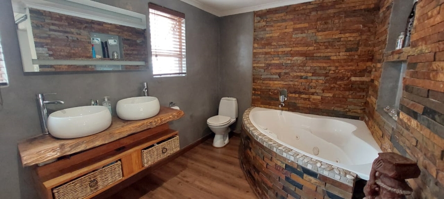 4 Bedroom Property for Sale in Noordkruin Gauteng