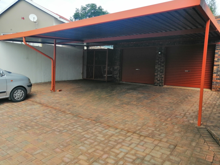 4 Bedroom Property for Sale in Rant En Dal Gauteng