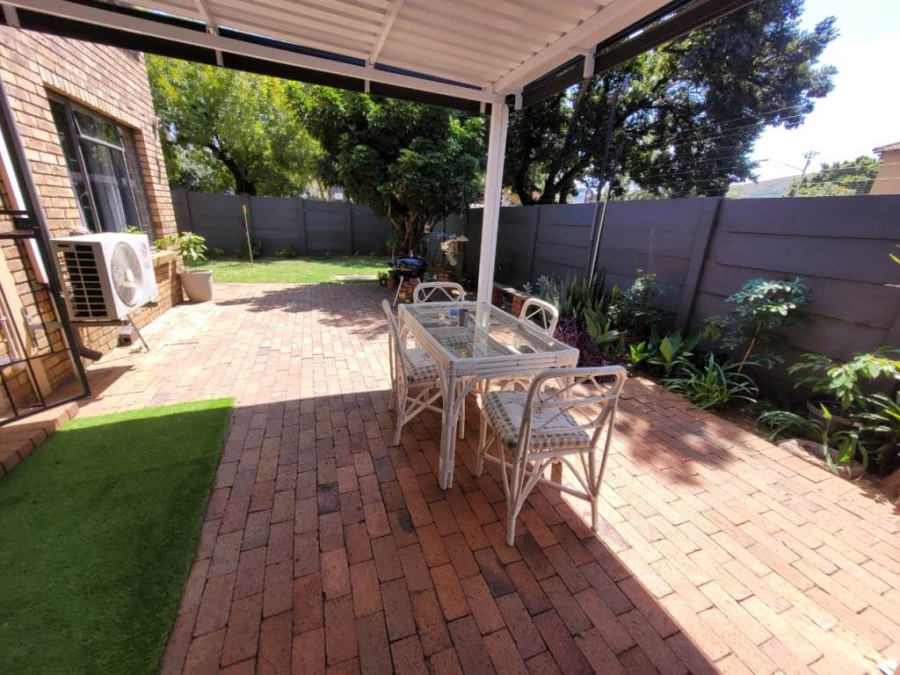 2 Bedroom Property for Sale in Waverley Gauteng