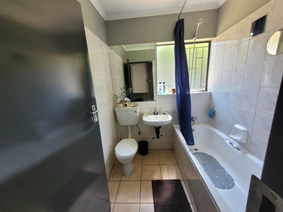 2 Bedroom Property for Sale in Waverley Gauteng