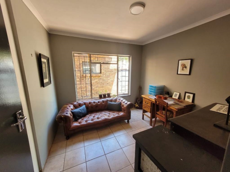 2 Bedroom Property for Sale in Waverley Gauteng