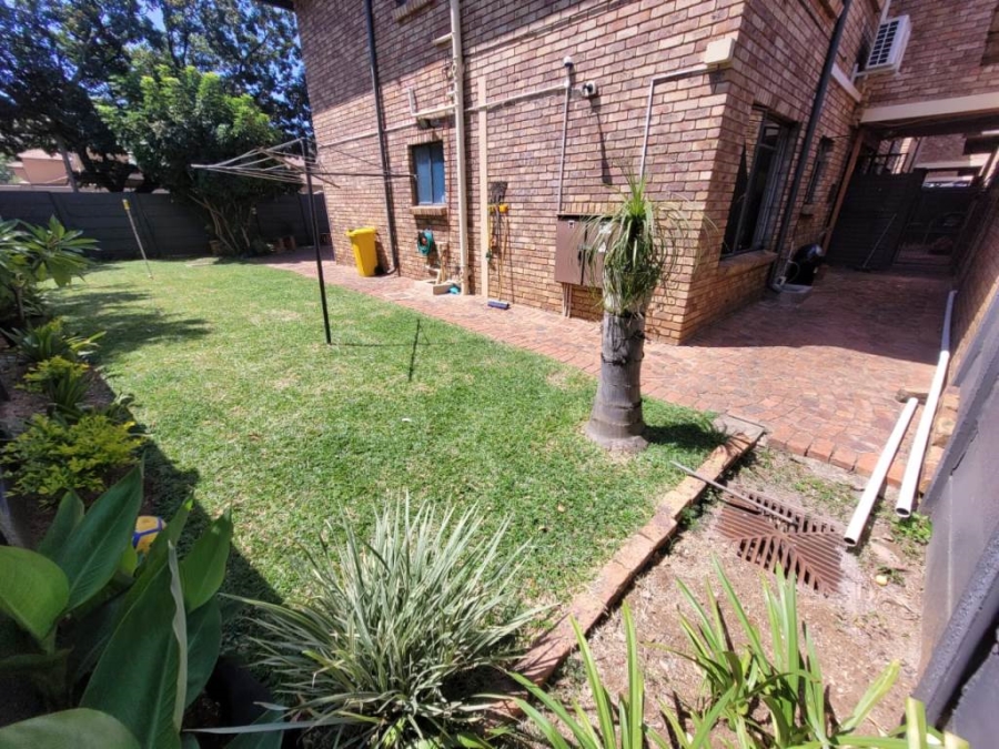 2 Bedroom Property for Sale in Waverley Gauteng