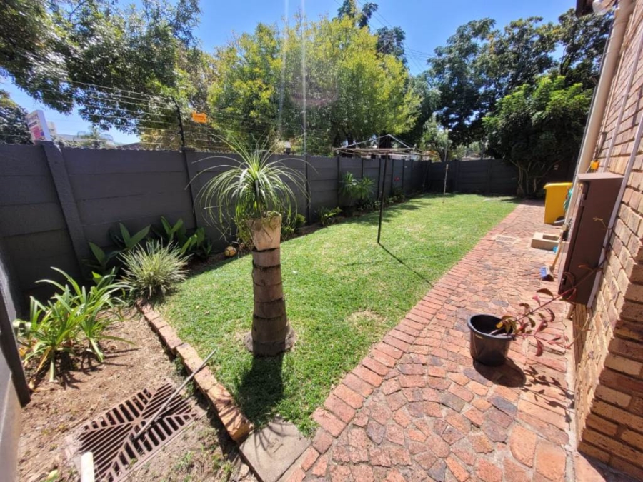 2 Bedroom Property for Sale in Waverley Gauteng