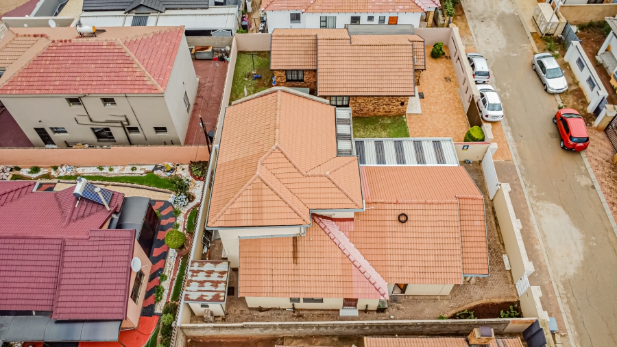 4 Bedroom Property for Sale in Alberante Gauteng