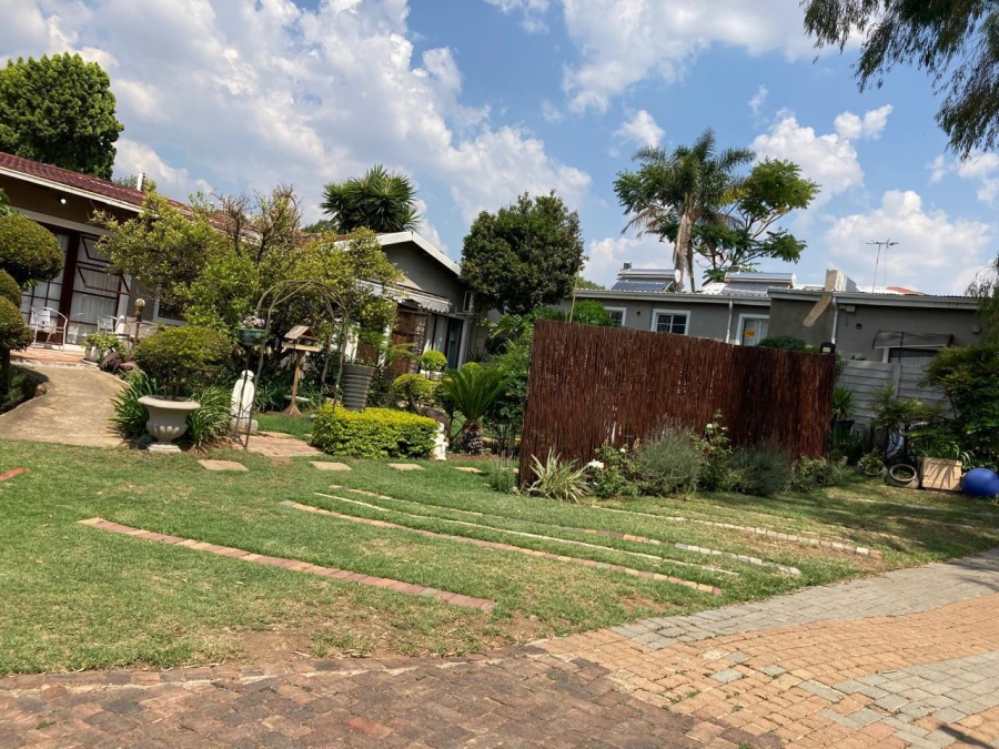 6 Bedroom Property for Sale in Edenvale Central Gauteng