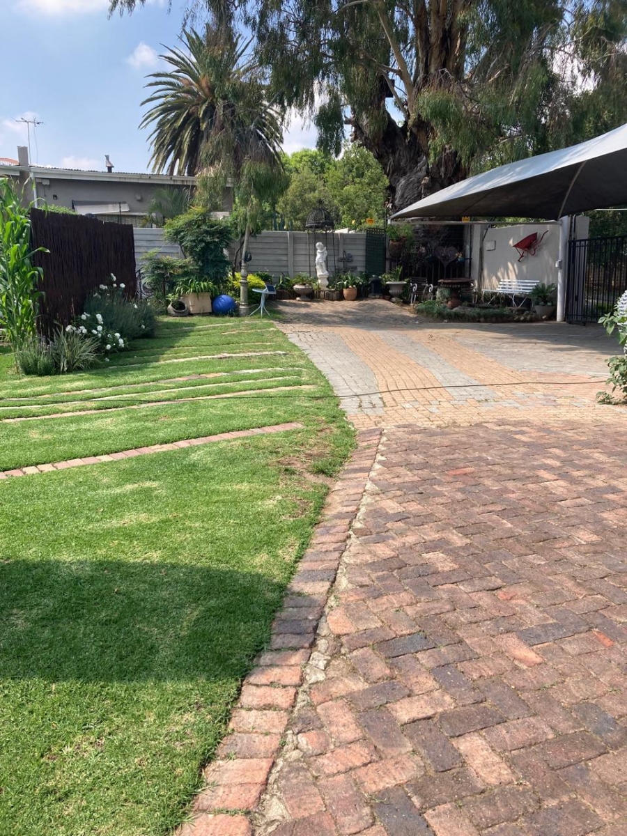 6 Bedroom Property for Sale in Edenvale Central Gauteng