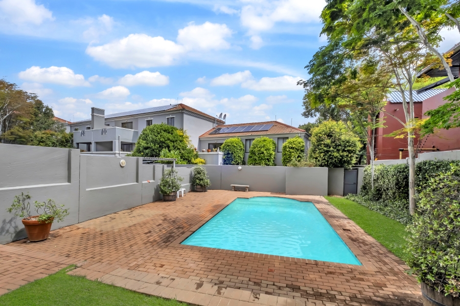 2 Bedroom Property for Sale in Dunkeld Gauteng