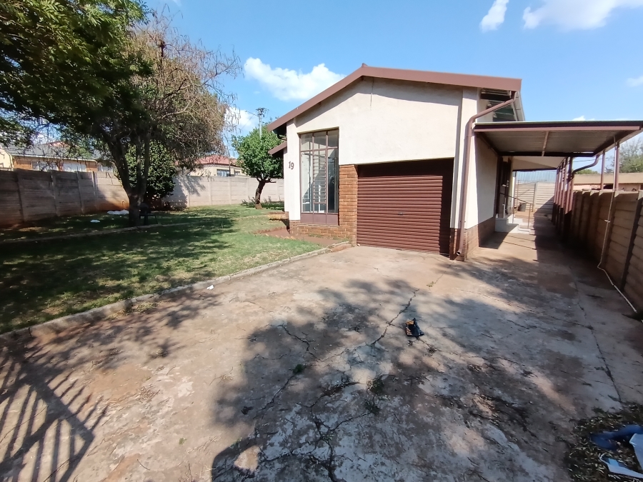 To Let 1 Bedroom Property for Rent in Isando Gauteng