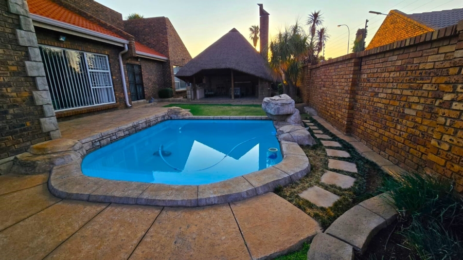 3 Bedroom Property for Sale in Petersfield Gauteng