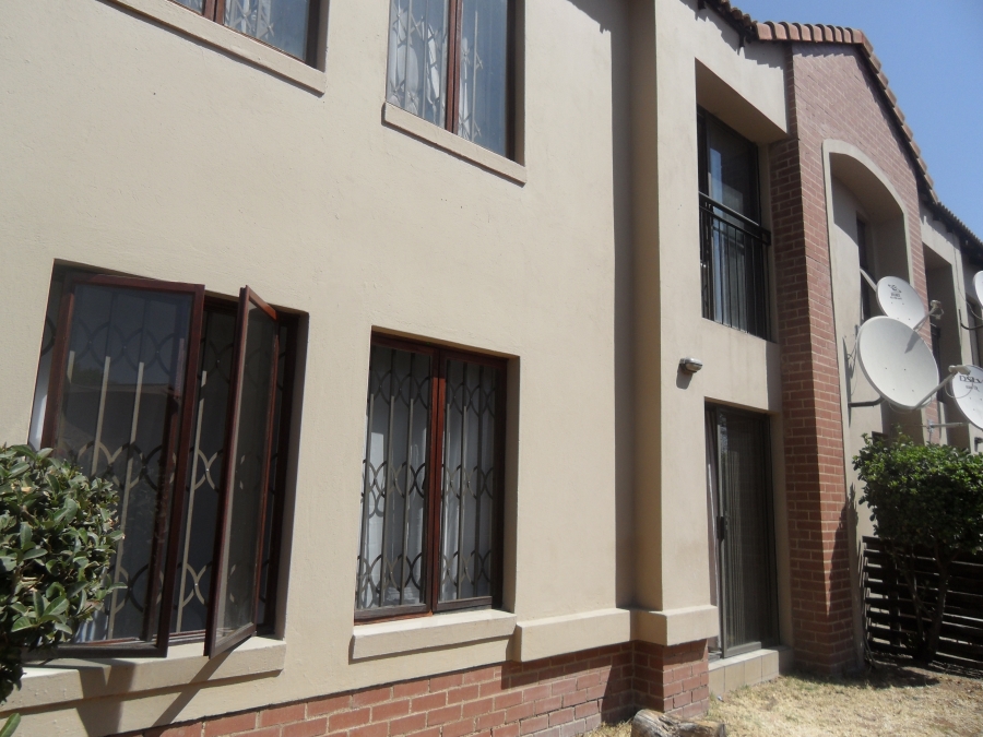 2 Bedroom Property for Sale in Vorna Valley Gauteng