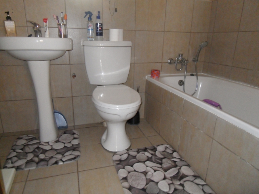 2 Bedroom Property for Sale in Vorna Valley Gauteng