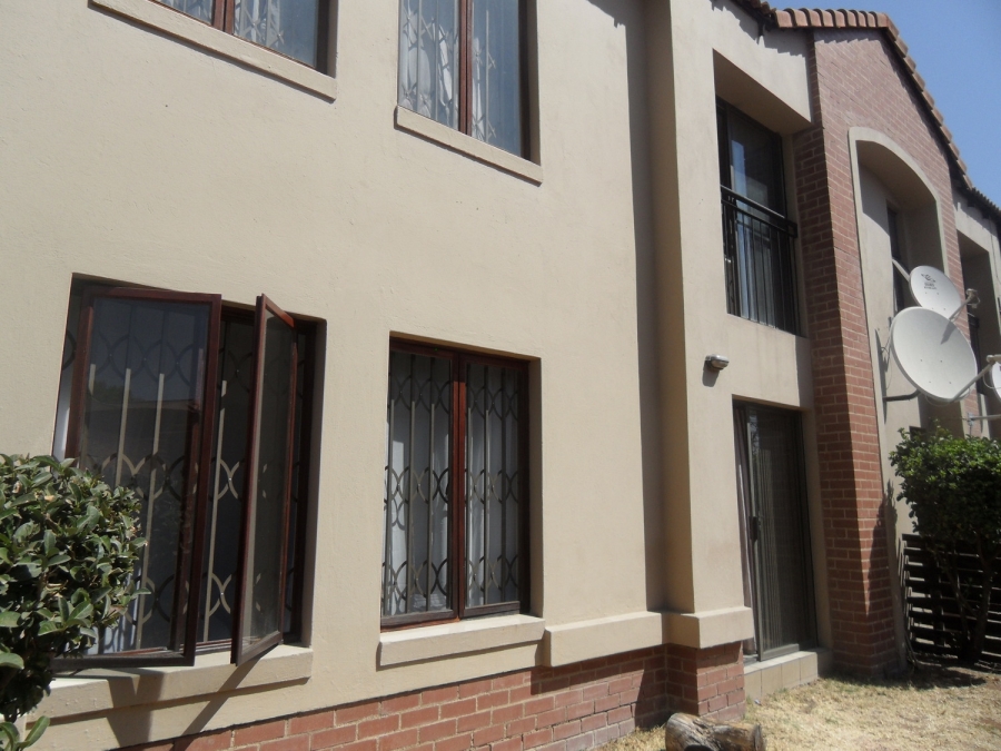 2 Bedroom Property for Sale in Vorna Valley Gauteng