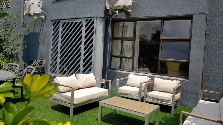 To Let 2 Bedroom Property for Rent in Sandown Gauteng