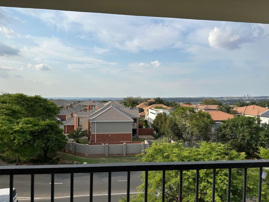 To Let 2 Bedroom Property for Rent in Greenstone Crest Gauteng