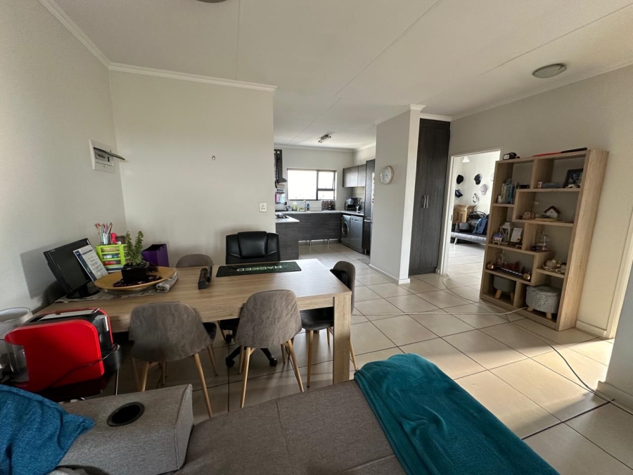 To Let 2 Bedroom Property for Rent in Greenstone Crest Gauteng