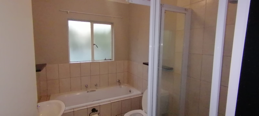 1 Bedroom Property for Sale in Willowbrook Gauteng