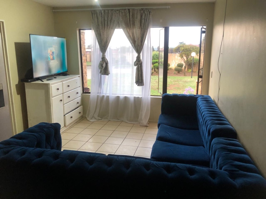 To Let 1 Bedroom Property for Rent in Esther Park Gauteng